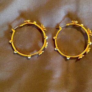 Kate Spade loves me loves me knot daisy earrings